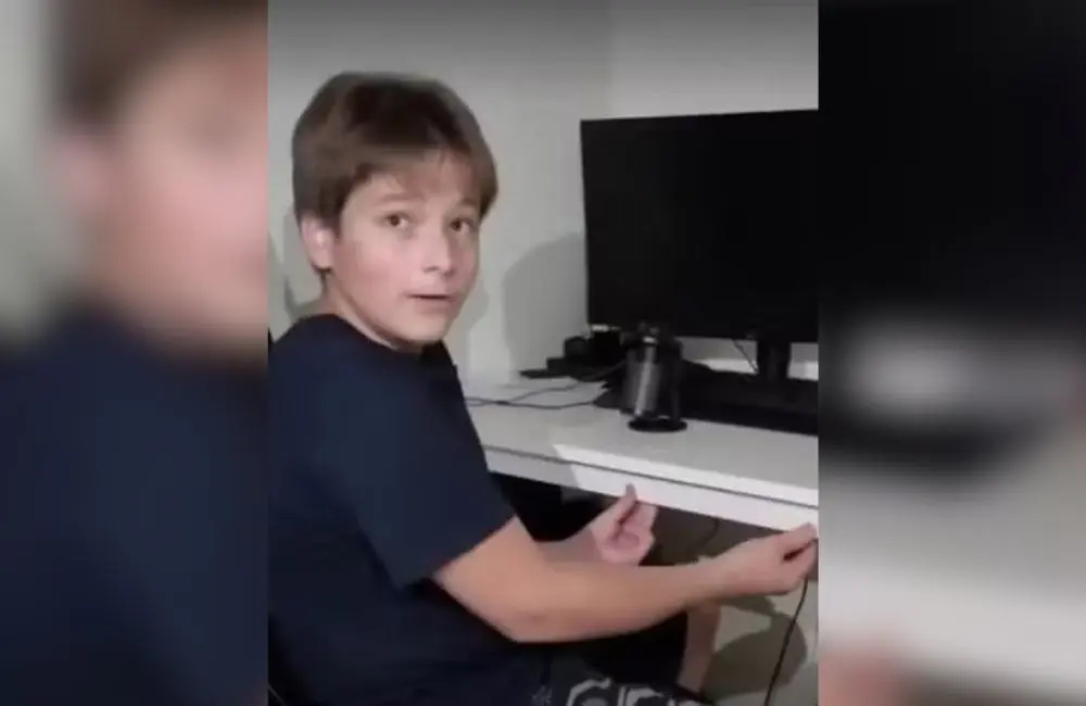 Adolescente é atingido por raio enquanto jogava videogame no quarto